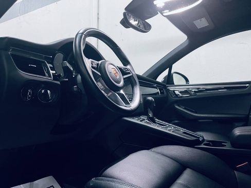 Used 2017 Porsche Macan AWD/4WD image 18