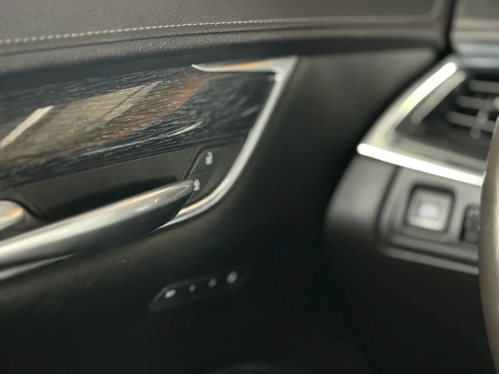 Used 2022 Cadillac XT5 Premium Luxury AWD/4WD image 25