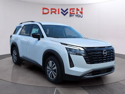 New 2026 Nissan Pathfinder SL FWD image 8