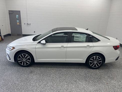 New 2026 Volkswagen Jetta SE FWD image 2