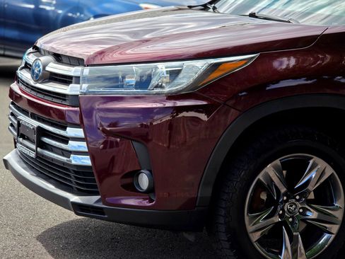 Used 2017 Toyota Highlander Limited Platinum AWD/4WD image 4