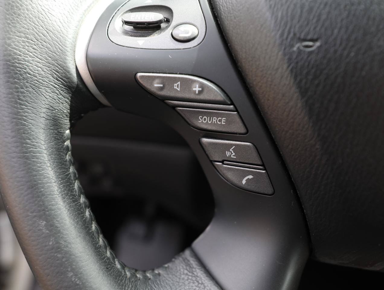Used 2017 Nissan Pathfinder SL FWD image 24