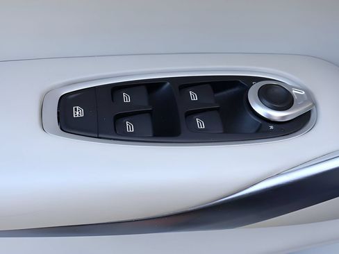 Used 2025 Aston Martin DBX 707 AWD/4WD image 10