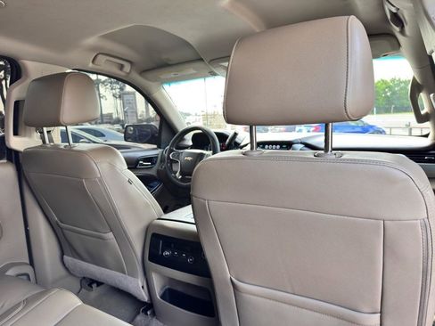 Used 2018 Chevrolet Suburban LT RWD image 19