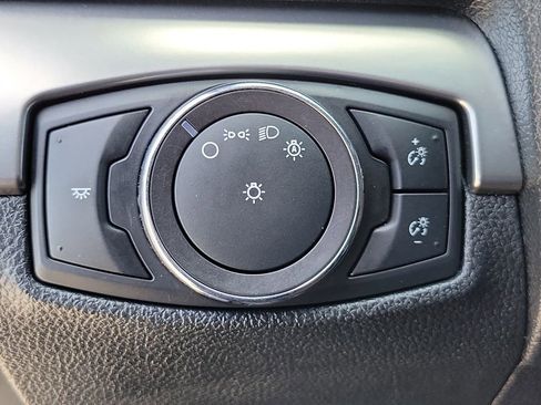 Used 2018 Ford Explorer XLT FWD image 16