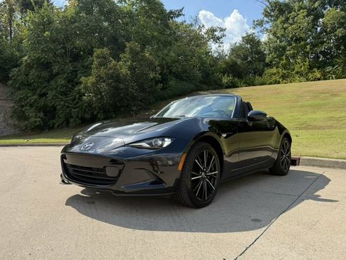 Used 2024 MAZDA MX-5 Miata Grand Touring RWD image 4