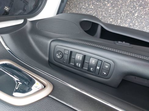 Used 2015 Jeep Grand Cherokee Limited AWD/4WD image 28