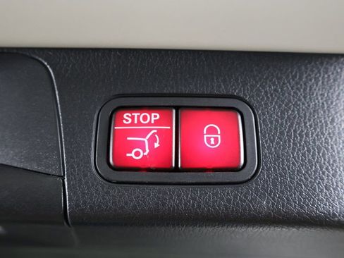 Used 2022 Mercedes-Benz GLB 35 AMG 4MATIC image 55