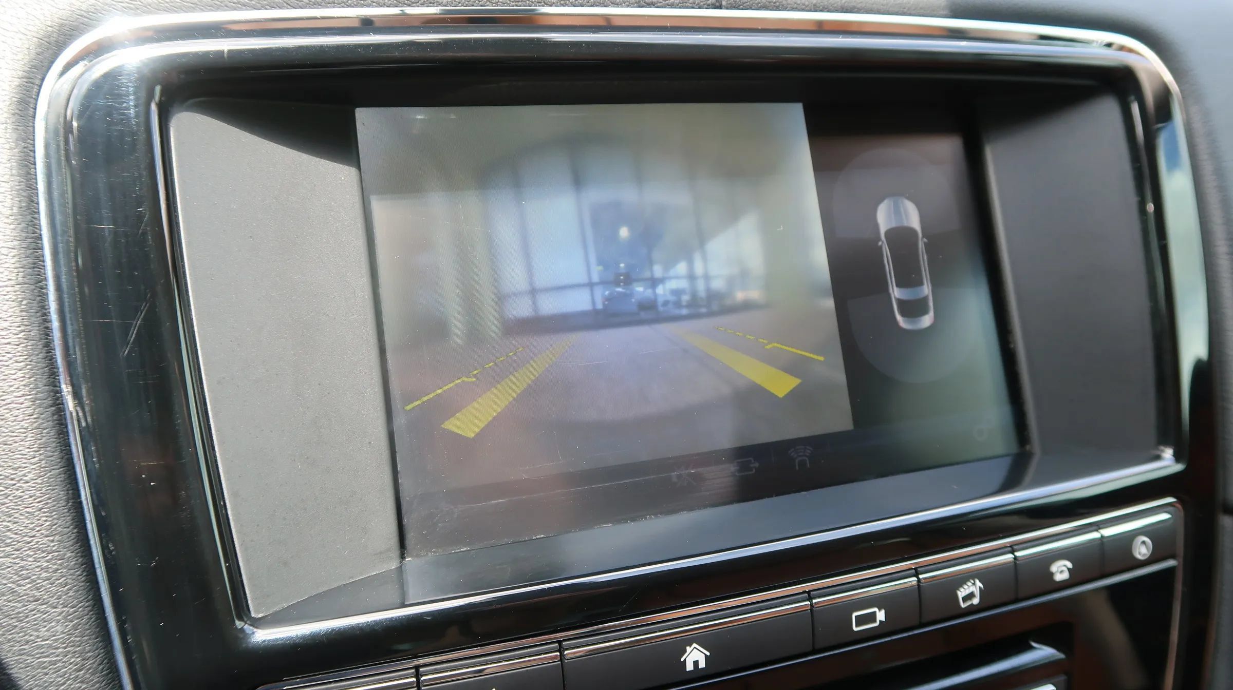 Used 2016 Jaguar XJ R-Sport RWD image 32