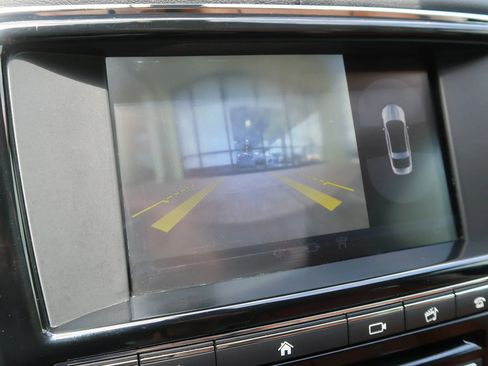 Used 2016 Jaguar XJ R-Sport RWD image 32