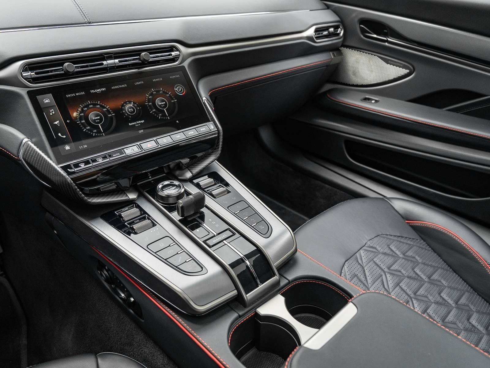 Used 2025 Aston Martin Vanquish RWD image 10