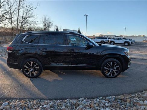 Certified 2025 Volkswagen Atlas SEL Premium R-Line image 6