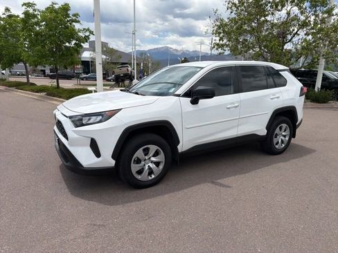 Used 2022 Toyota RAV4 LE AWD/4WD image 3