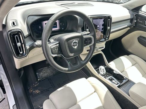 Certified 2025 Volvo XC40 B5 Ultra w/ Climate Package image 9