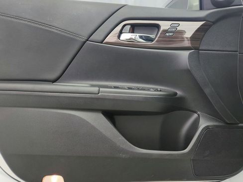 Used 2017 Honda Accord Touring image 20