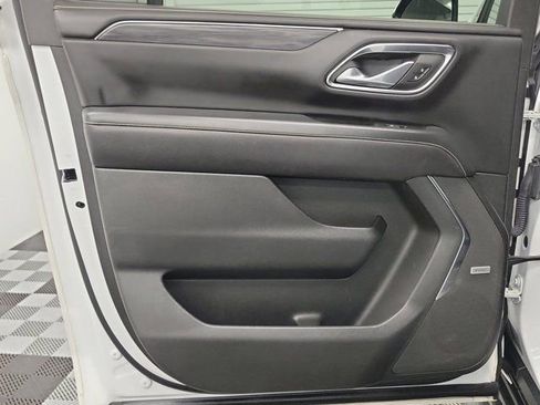 Used 2023 GMC Yukon XL SLT w/ SLT Luxury Package RWD image 17