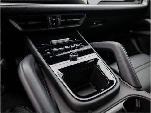 Certified 2025 Porsche Cayenne Coupe image 20