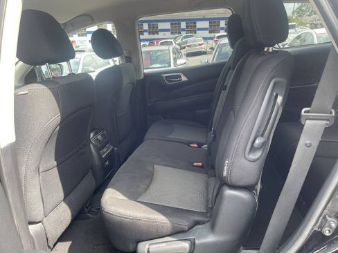 Used 2019 Nissan Pathfinder S AWD/4WD image 17
