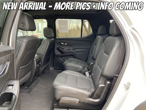 Used 2023 Chevrolet Traverse LT w/ LT Premium Package image 4