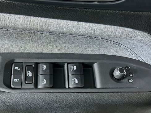 Used 2025 Jeep Compass Latitude image 15