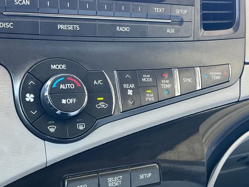 Used 2014 Toyota Sienna LE FWD image 22