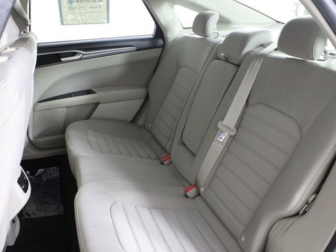 Used 2019 Ford Fusion SE image 18