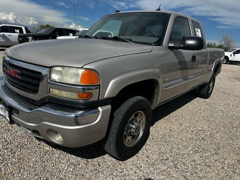 Used 2005 GMC Sierra 2500 SLT w/ Skid Plate Package image 4