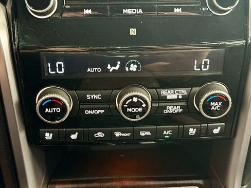 Used 2019 Subaru Ascent Touring AWD/4WD image 17