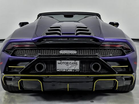 Used 2021 Lamborghini Huracan EVO RWD image 9