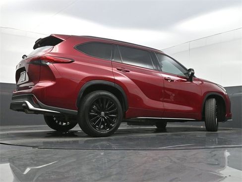 Used 2023 Toyota Highlander XSE image 30