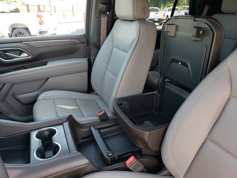 Used 2023 GMC Yukon SLT w/ SLT Premium Package RWD image 27