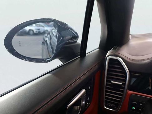 Used 2019 Porsche Cayenne image 29