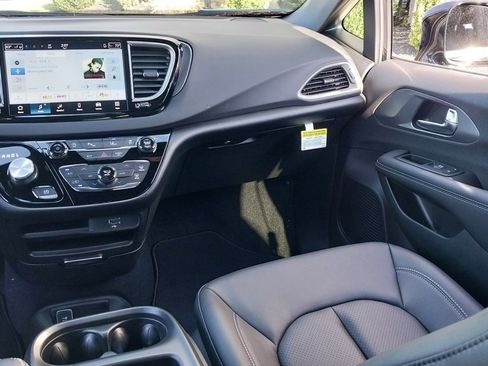 New 2026 Chrysler Voyager LX image 15