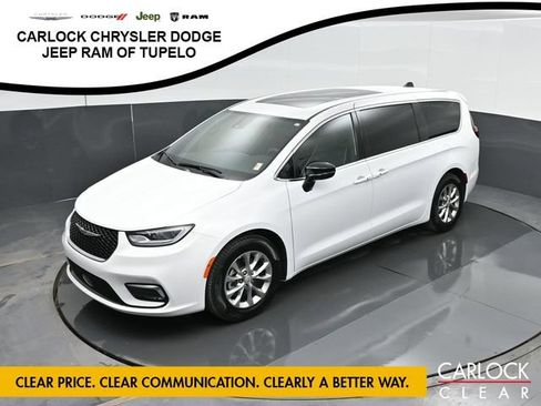 Used 2026 Chrysler Pacifica Limited FWD image 55