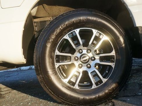 Used 2024 Nissan Titan SV w/ SV Convenience Package image 74