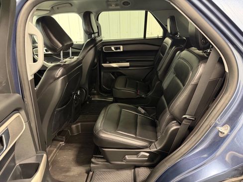 Used 2020 Ford Explorer XLT w/ Equipment Group 202A AWD/4WD image 9