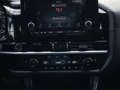 Used 2024 Nissan Pathfinder SV image 17