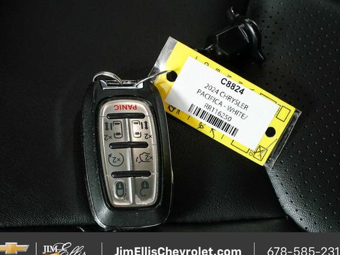 Used 2024 Chrysler Pacifica Touring-L FWD image 38