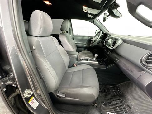 Used 2018 Toyota Tacoma TRD Sport image 25