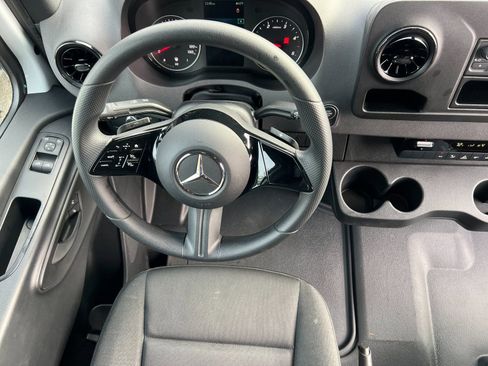 Used 2025 Mercedes-Benz Sprinter 2500 image 14