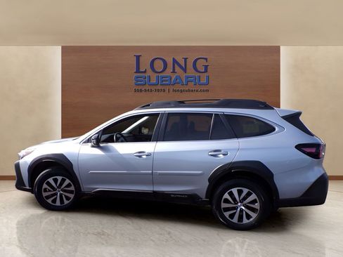 Used 2023 Subaru Outback Premium image 12