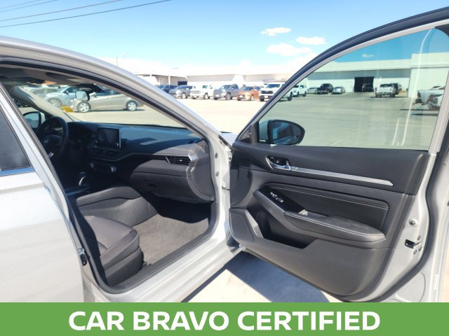 Used 2022 Nissan Altima 2.5 SV w/ SV Premium Package FWD image 25