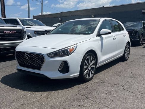 Used 2019 Hyundai Elantra GT FWD image 2