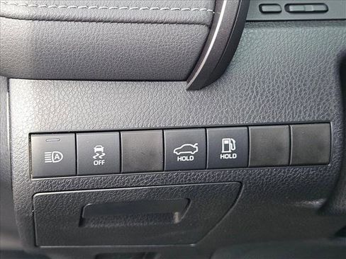 Used 2022 Toyota Camry SE w/ Carpet Mat Package (TMS) image 11