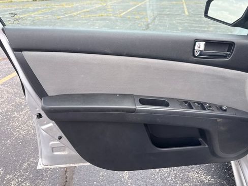 Used 2010 Nissan Sentra 2.0 SR w/ Convenience Pkg FWD image 10