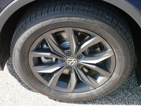 Certified 2024 Volkswagen Tiguan SE w/ Panoramic Sunroof Package image 15