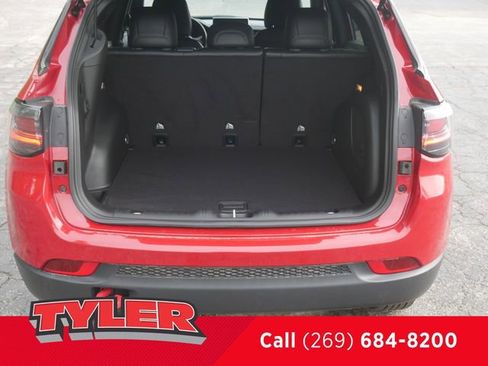 Used 2023 Jeep Compass Trailhawk w/ Trailhawk Elite Group AWD/4WD image 19