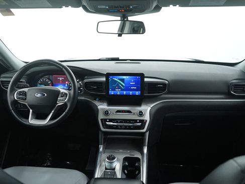 Used 2021 Ford Explorer XLT w/ Equipment Group 202A image 14