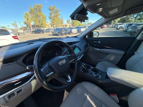 Certified 2023 Cadillac XT4 Luxury FWD image 4