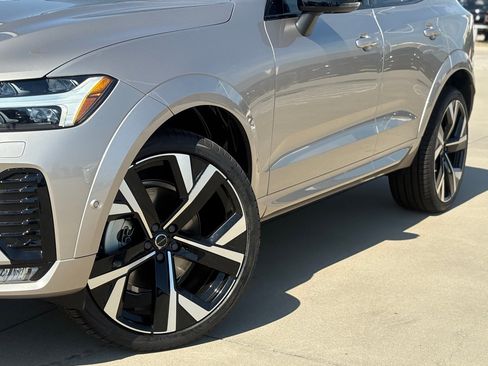 New 2026 Volvo XC60 B5 Ultra w/ Protection Package Premier image 8